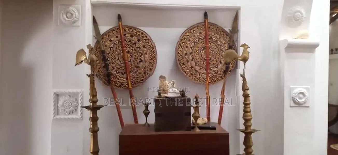 Kandy : Walawwa for Sale at Harispathtuwa