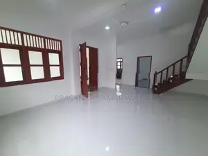Unique Design House, Positioned on Piliyandala 120 Road for Sale