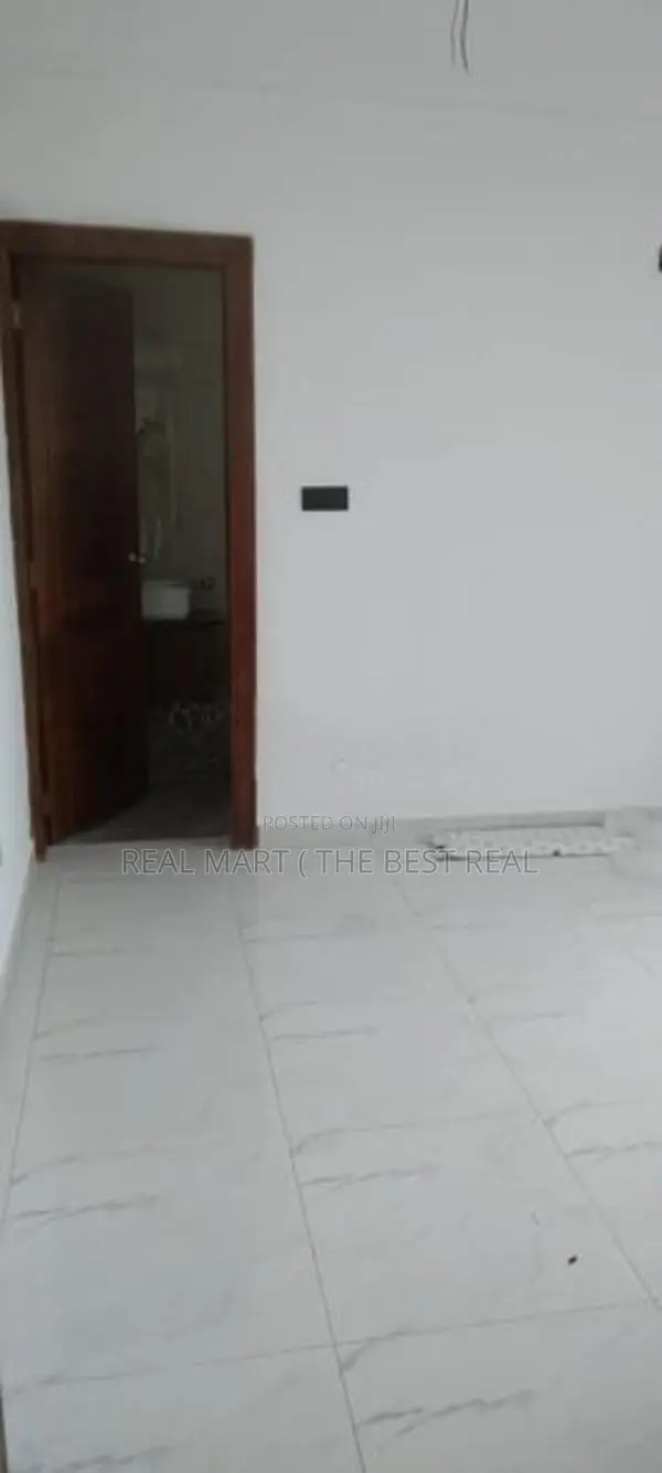 Colombo 6 : 4BR Brand New Luxury Apartment for Sale