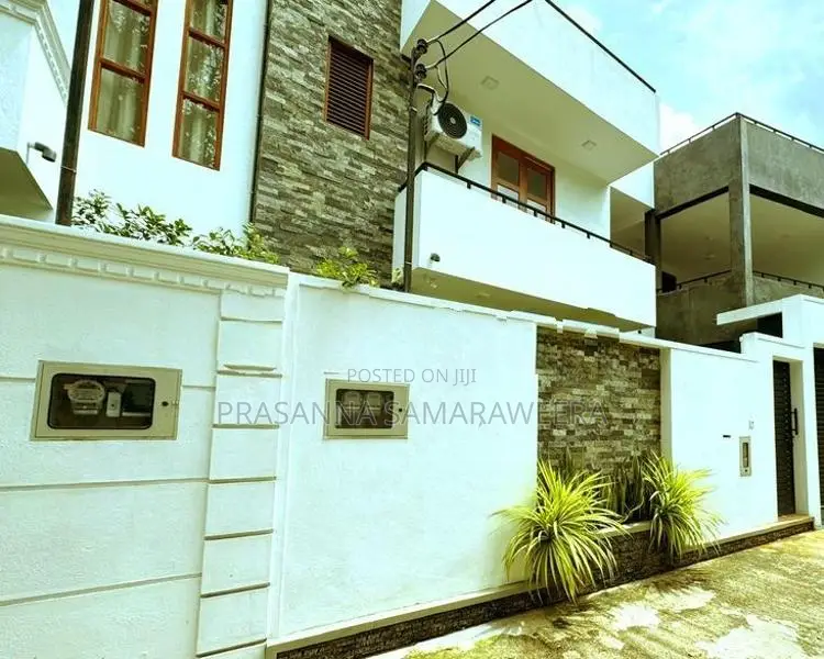 Solid Spacious House for Sale in Piliyandala Town Near Moratuwa Road