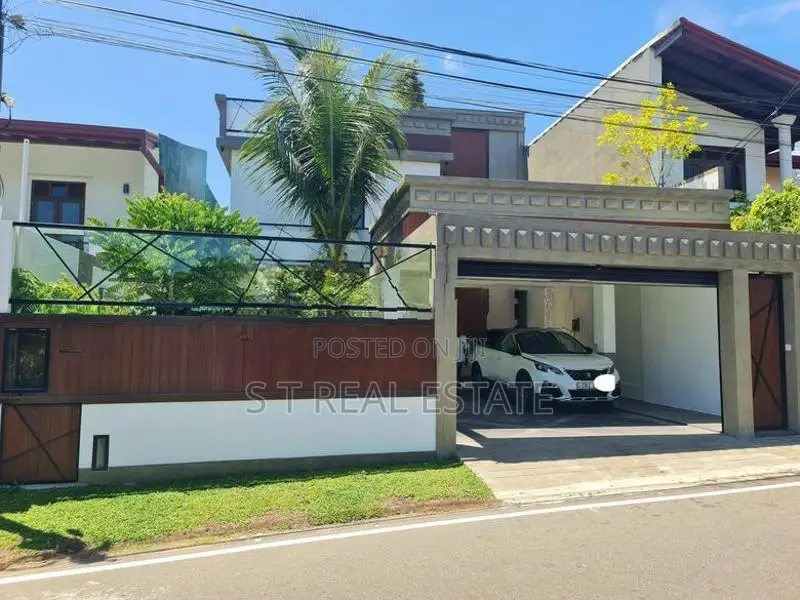 Modern Designed Luxury Three Storey House for Sale in Piliyandala