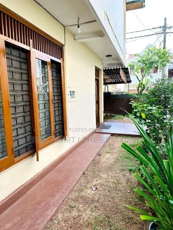 Nugegoda : 4BR (18.6P) Luxury House for Sale