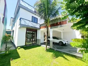 Modern Designed Luxury Three Storey House for Sale in Piliyandala