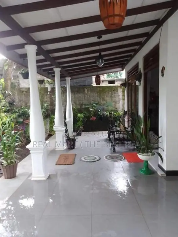 Kaduwela : 2BR (15P) Luxury House for Sale in Ranala