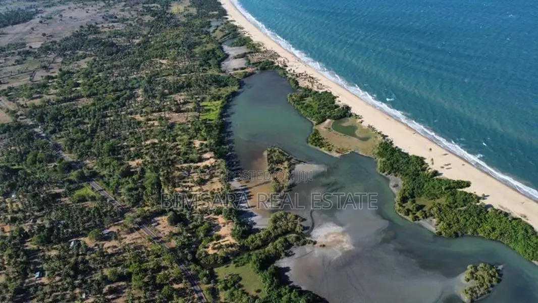 LAND & PENINSULAR ON THE EAST COAST WITH PRISTINE SEA-FRONT