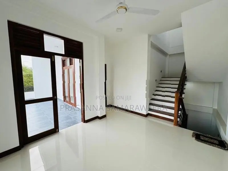 Brand new super house in piliyandala colombo 120 road