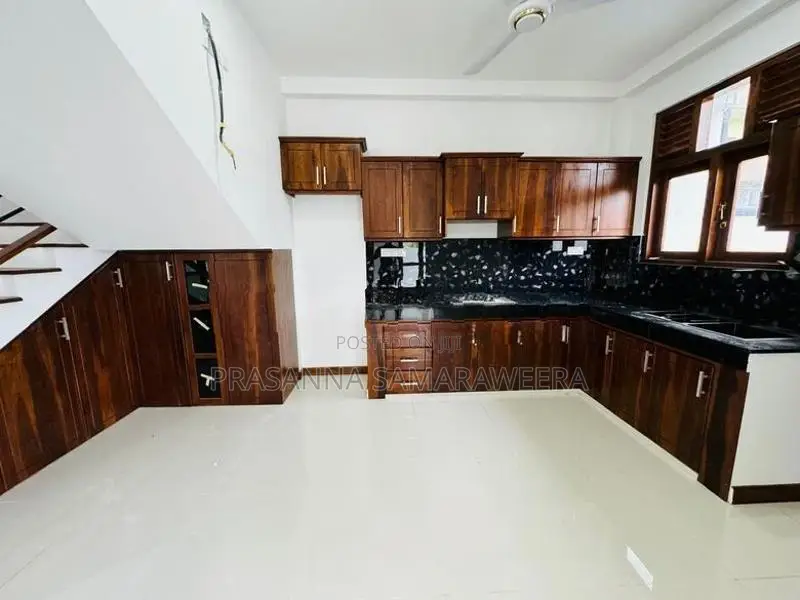 Brand new super house in piliyandala colombo 120 road