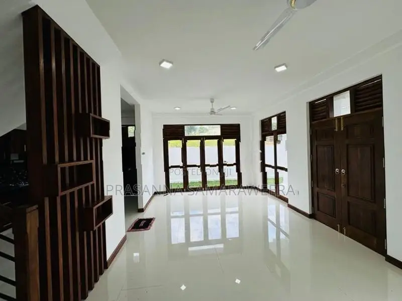Brand new super house in piliyandala colombo 120 road