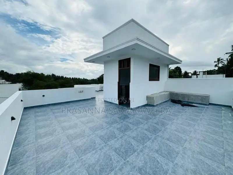 Brand new super house in piliyandala colombo 120 road