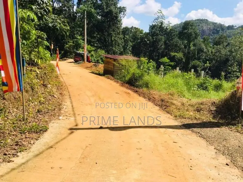 අලව්ව ප්‍රදන පාරට ලගින්ම ඉඩමක්