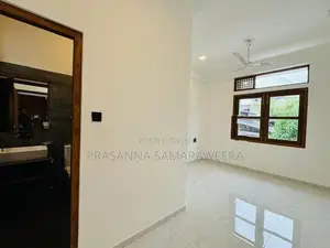 සුවිසල් අති සුඛෝපභෝගී අලංකාර නවීනතම දෙමහල් නිවස piliyandala