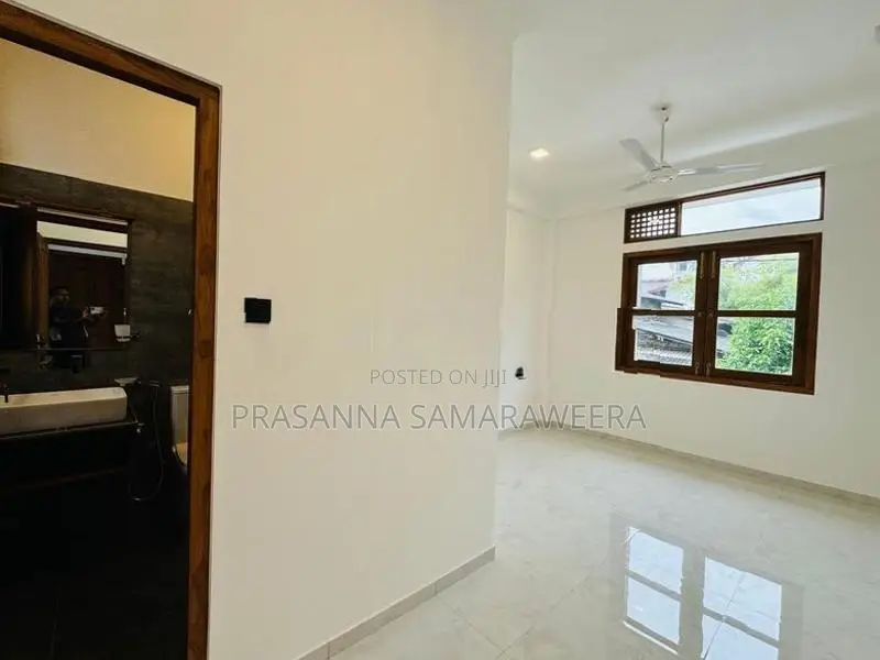 සුවිසල් අති සුඛෝපභෝගී අලංකාර නවීනතම දෙමහල් නිවස piliyandala