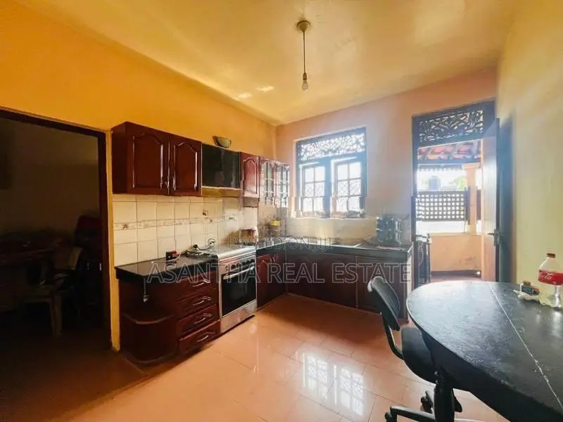 02 Story Villa Sale at Koswatha Battramulla
