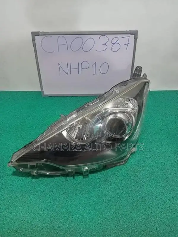 Toyota Aqua (NHP-10) Head Lamp