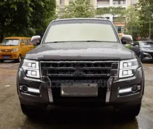 Mitsubishi Montero Head Lamps