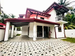 Well Build Brand New House In Athurugiriya