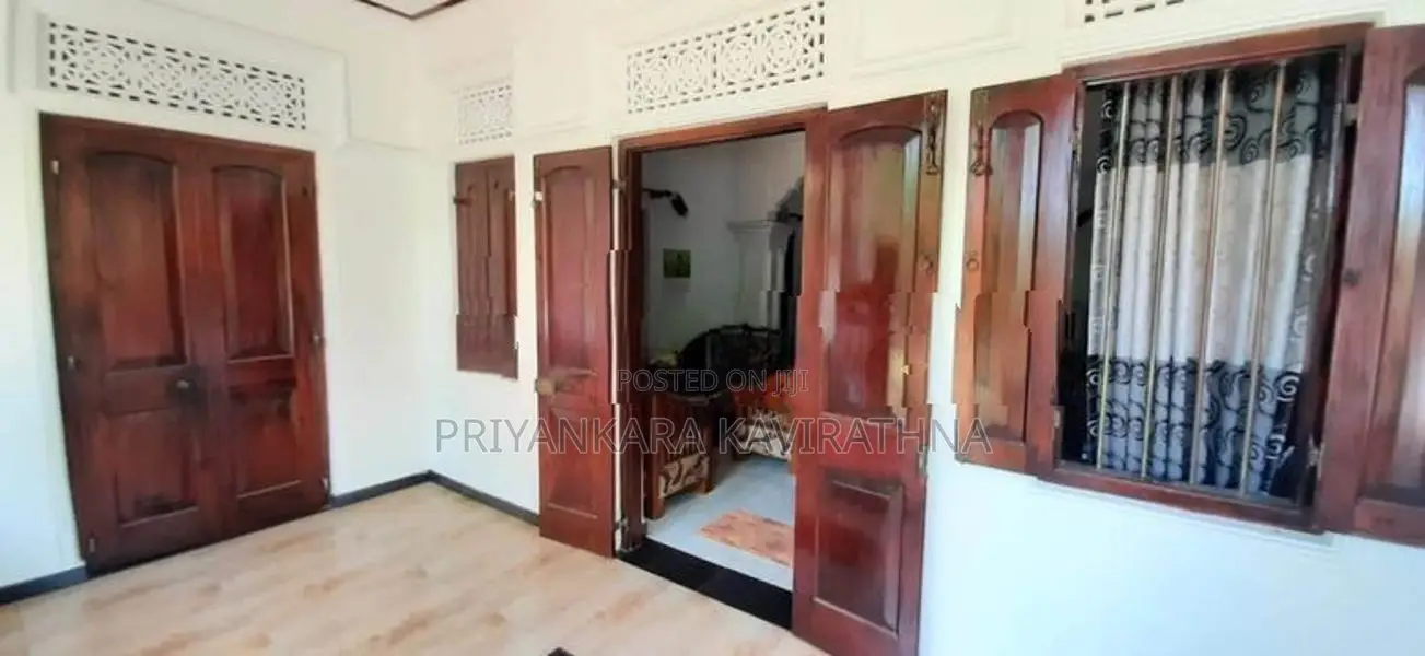 37 Perches / Old Single Storied House in Panadura