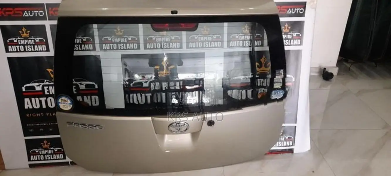 Toyota Passo KGC 10 Dicky Door