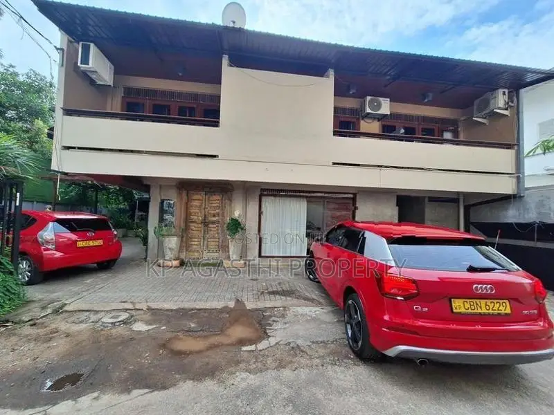 Luxury House for Sale in Colombo 5 with Furnitured