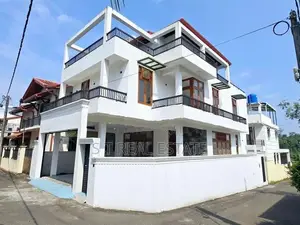 Modern Designed Luxury Three Storey House for Sale in Piliyandala