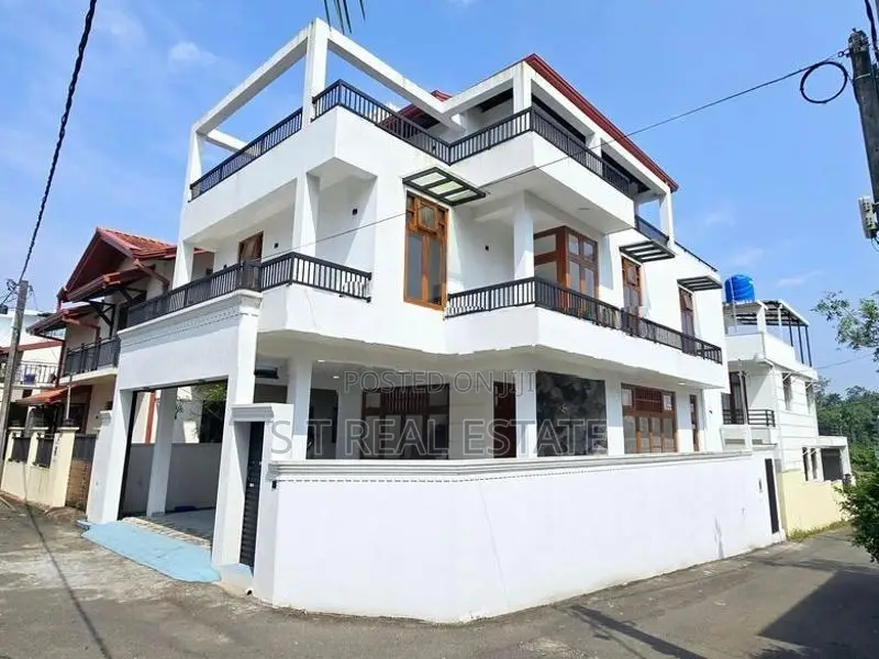 Modern Designed Luxury Three Storey House for Sale in Piliyandala