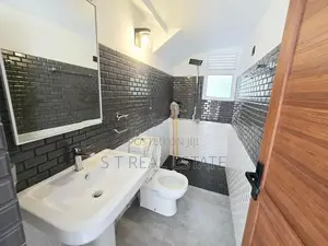 Modern Designed Luxury Three Storey House for Sale in Piliyandala