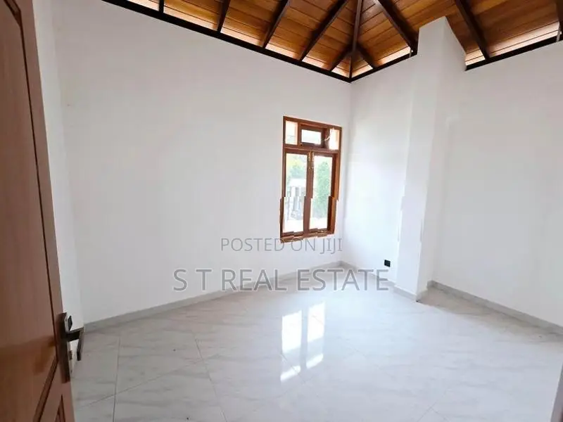 Modern Designed Luxury Three Storey House for Sale in Piliyandala