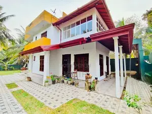 පදිංචියට සෑදු සුපිරි දෙමහල් නිවසක් විකිනිමට මත්තෙගොඩ