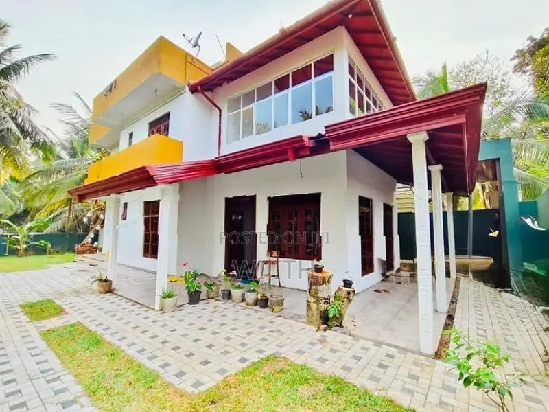 පදිංචියට සෑදු සුපිරි දෙමහල් නිවසක් විකිනිමට මත්තෙගොඩ