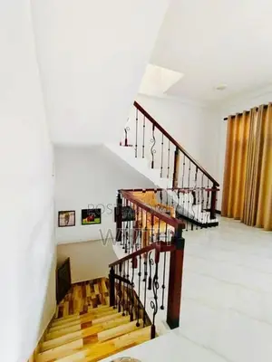පදිංචියට සෑදු සුපිරි දෙමහල් නිවසක් විකිනිමට මත්තෙගොඩ