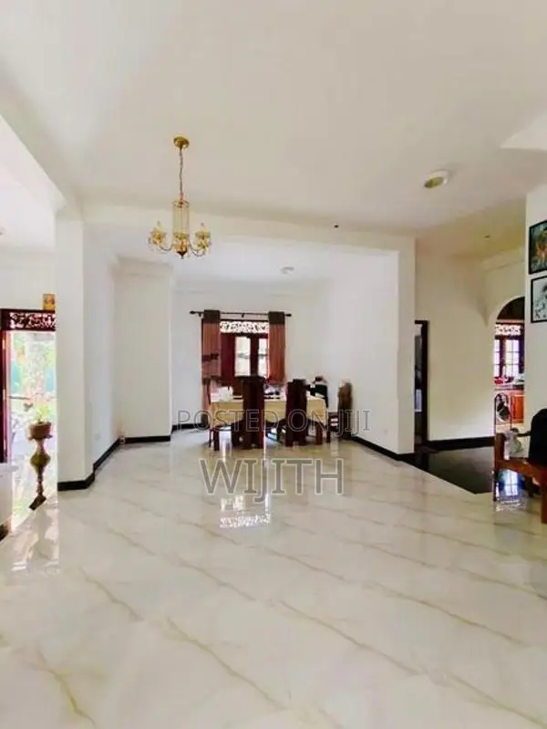 පදිංචියට සෑදු සුපිරි දෙමහල් නිවසක් විකිනිමට මත්තෙගොඩ