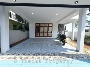 Modern Designed Luxury Three Story House for Sale in Piliyandala