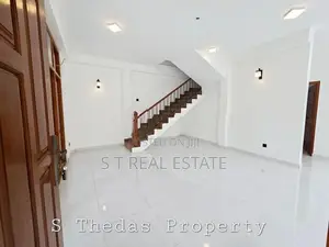 Modern Designed Luxury Three Story House for Sale in Piliyandala