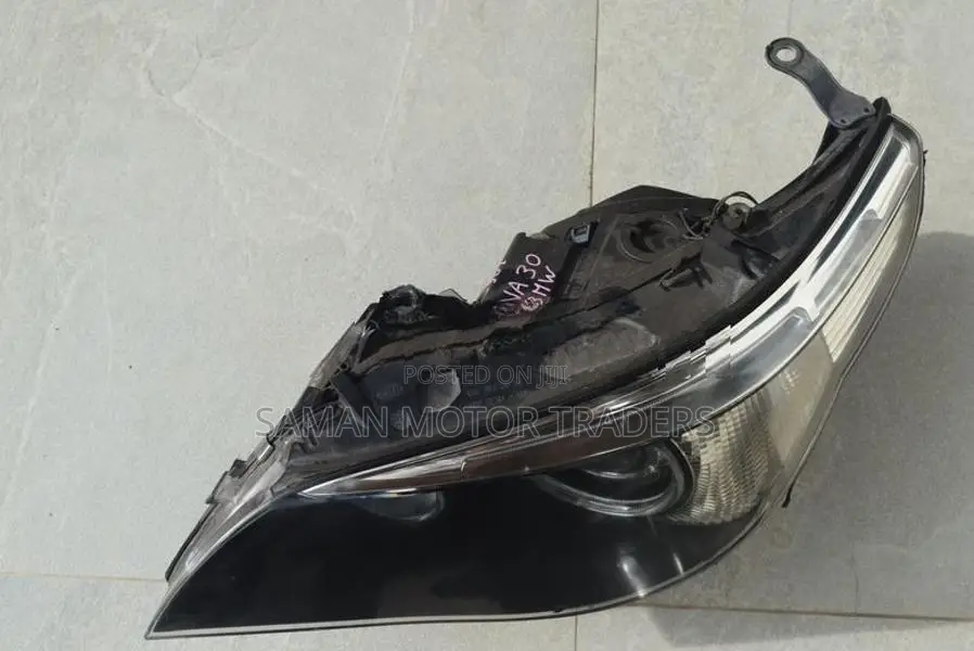 BMW NA30 530i Head Light