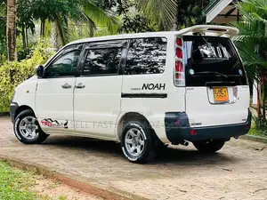 Toyota Noah KR41 1998