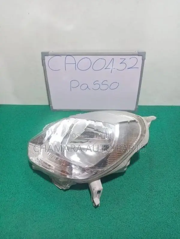 Toyota Passo (kgc-30/2015) Head Light