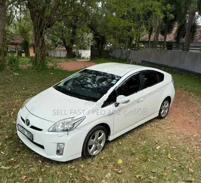 Toyota Prius S Touring 2012