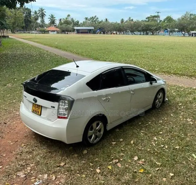 Toyota Prius S Touring 2012