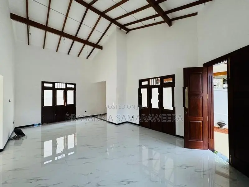 අති සුඛෝපභෝගී අලංකාර සුවිසල් දෙමහල් නිවස විකිණීමට piliyandala