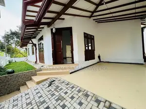 අති සුඛෝපභෝගී අලංකාර සුවිසල් දෙමහල් නිවස විකිණීමට piliyandala