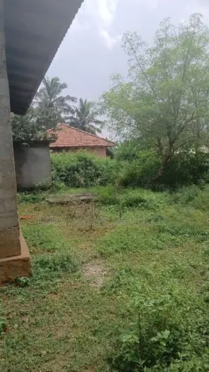 Land with House for Sale in Urumpirai உரும்பிராய்