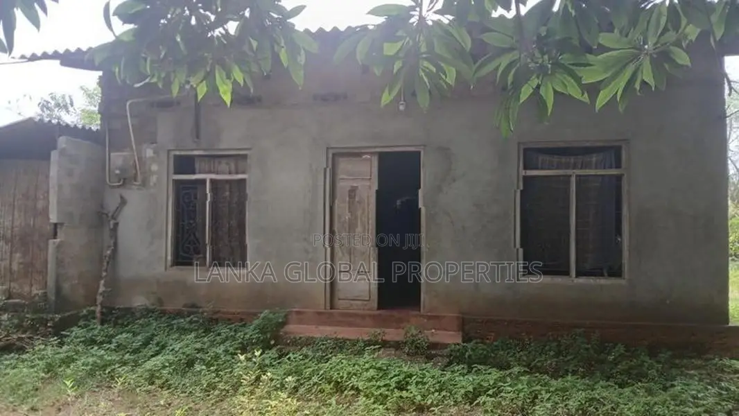 Land with House for Sale in Urumpirai உரும்பிராய்