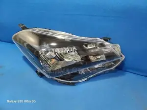 Toyota vits KSP 130 Head Lamp L R