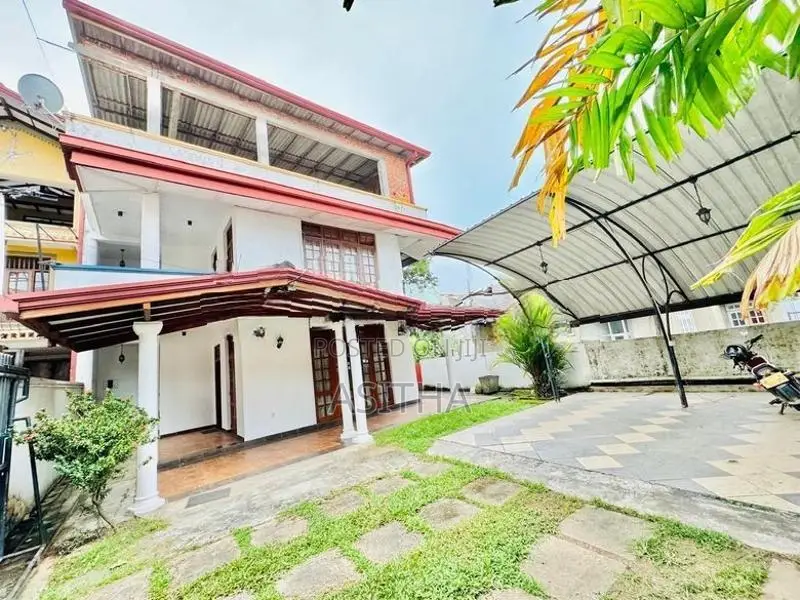 Separate 3 story house Battaramulla