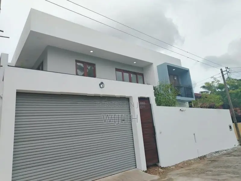 Super 3 Storey House for Sale in Kottawa
