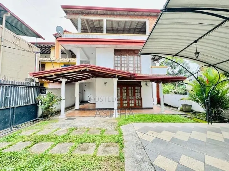 Separate 3 story house Battaramulla