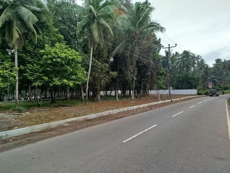 Land In Yakkala Town