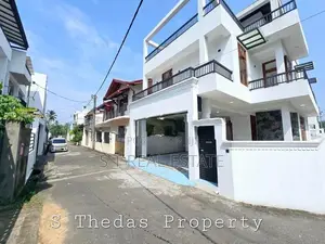 Brand New Luxury Three Story House For Sale In Piliyandala