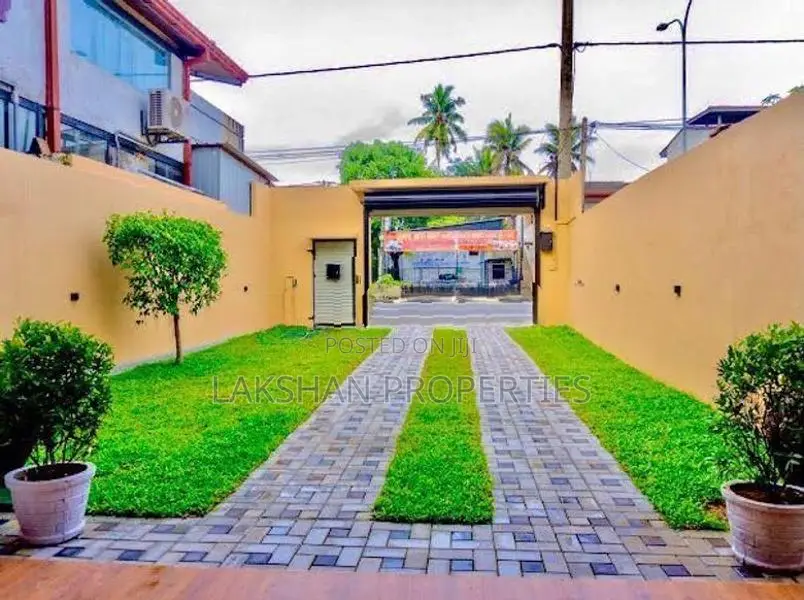 Luxury Three Story House For Sale In Boralesgamuwa werahera