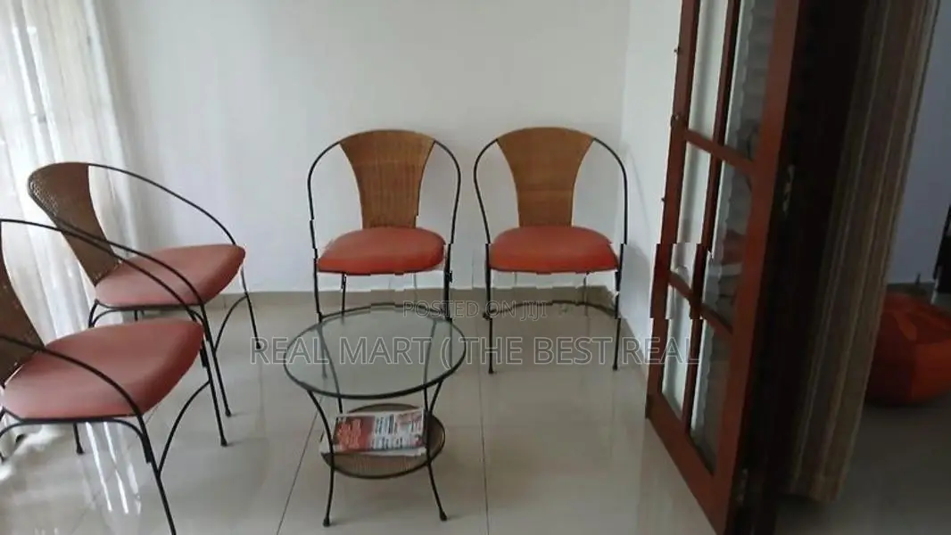Gampaha : 3BR (7P) Luxury House for Sale